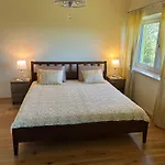 Konukevi Muhu Kulla Saadu Puhkemaja Mere Aeaeres *