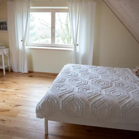 Pensionat Muhu Kulla Saadu Puhkemaja Mere Aeaeres *