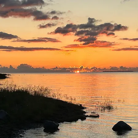 Muhu Kulla Saadu Puhkemaja Mere Aeaeres Pensionat *