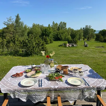 Muhu Kulla Saadu Puhkemaja Mere Aeaeres Gæstehus *