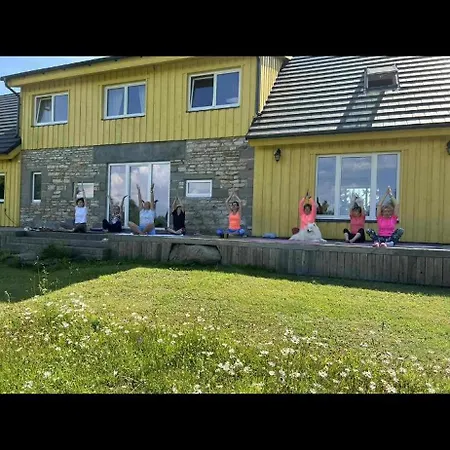 Muhu Kulla Saadu Puhkemaja Mere Aeaeres *