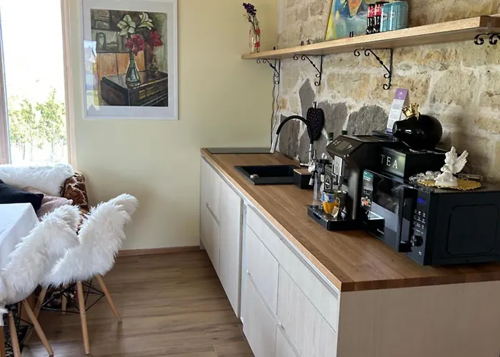 Muhu Kulla Saadu Puhkemaja Mere Aeaeres *